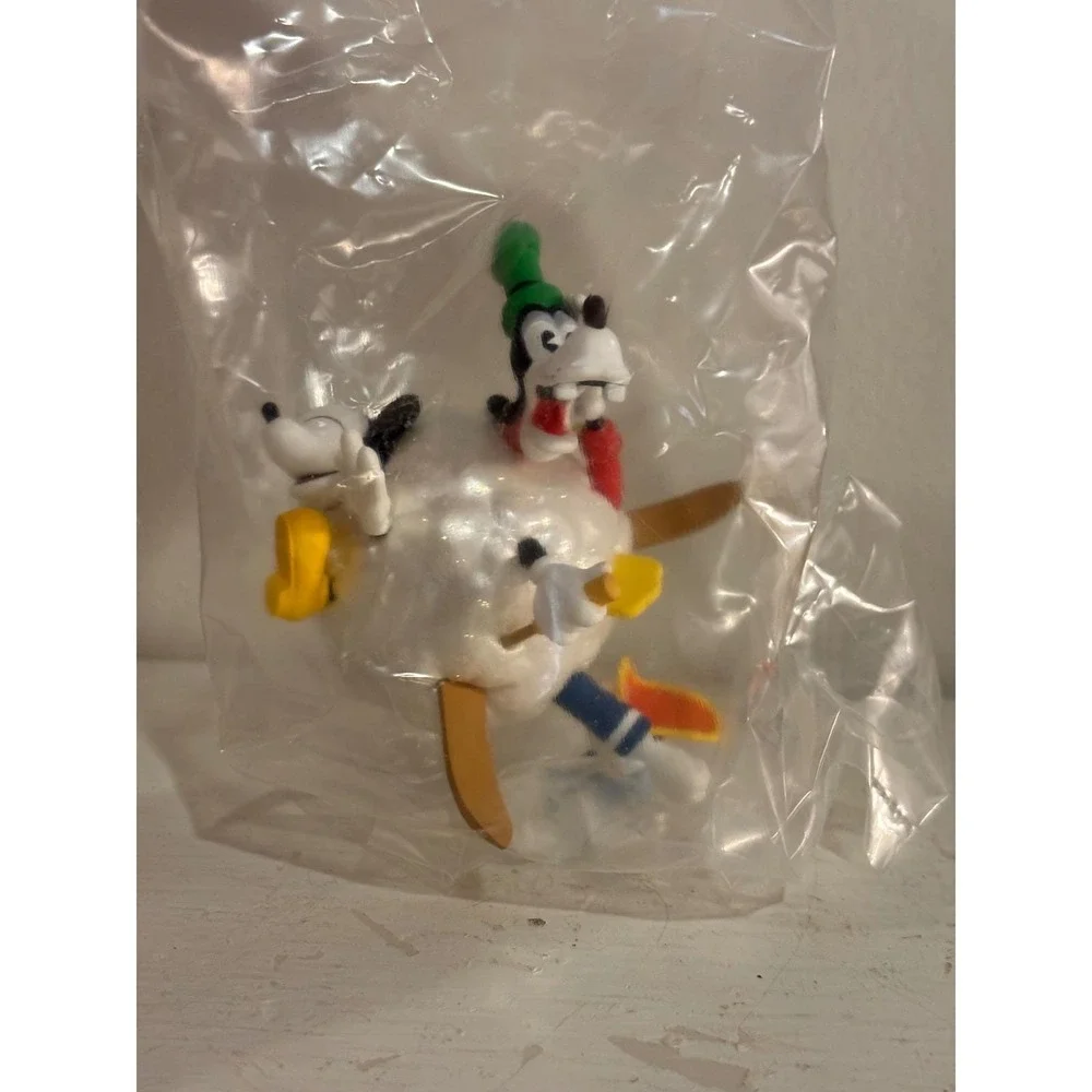 Hallmark Keepsake Ornament Goofy's Ski Adventure Mickey & Co Disney 1993‎ Box